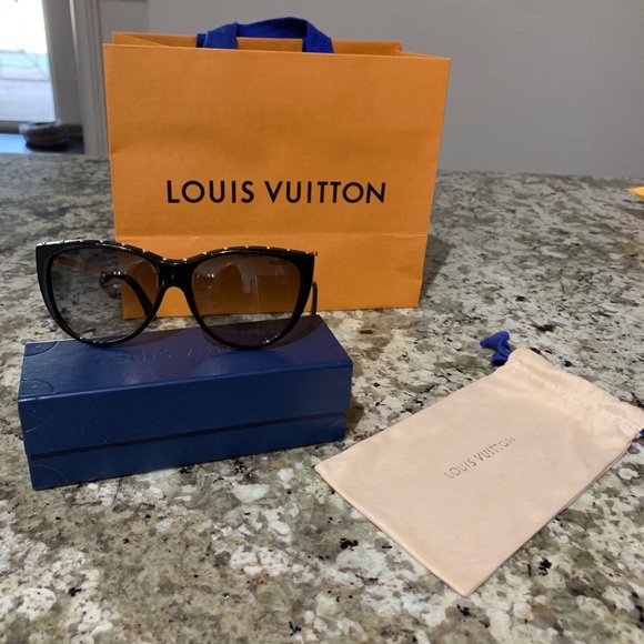 Louis Vuitton Accessories - Louis Vuitton sunglasses